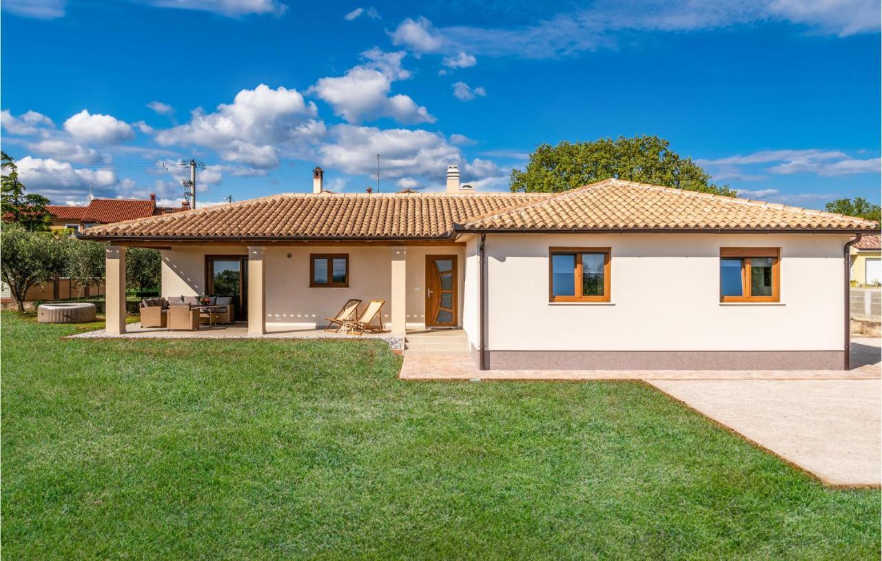 Nice Home In Valtura With Kitchen Extérieur photo